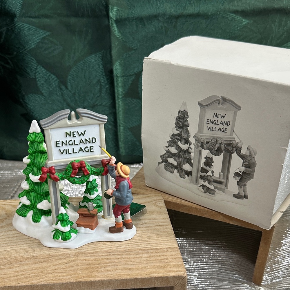 Dept 56 New England Village Holiday Figurine Fresh Paint As Is